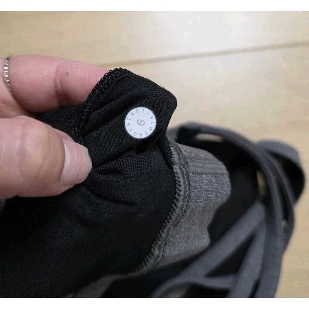 Lululemon Energy Bra Women's Size 6 Heather Deep Coal Gray